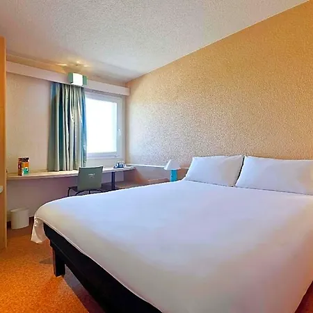 ホテル Ibis Porto Sul Europarque 2*